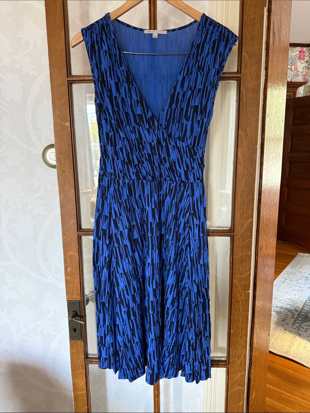 GAP Blue and Black Sleeveless V-Neck Wrap Dress